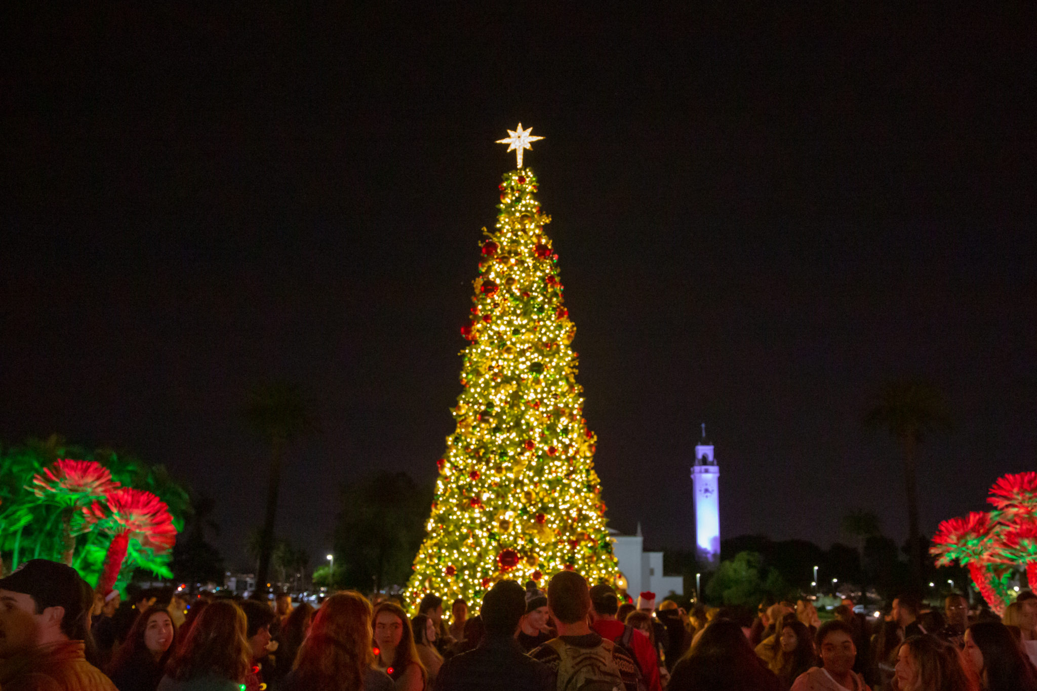 ASLMU Christmas Tree Lighting Tradition Brings LMU, Neighbors Together